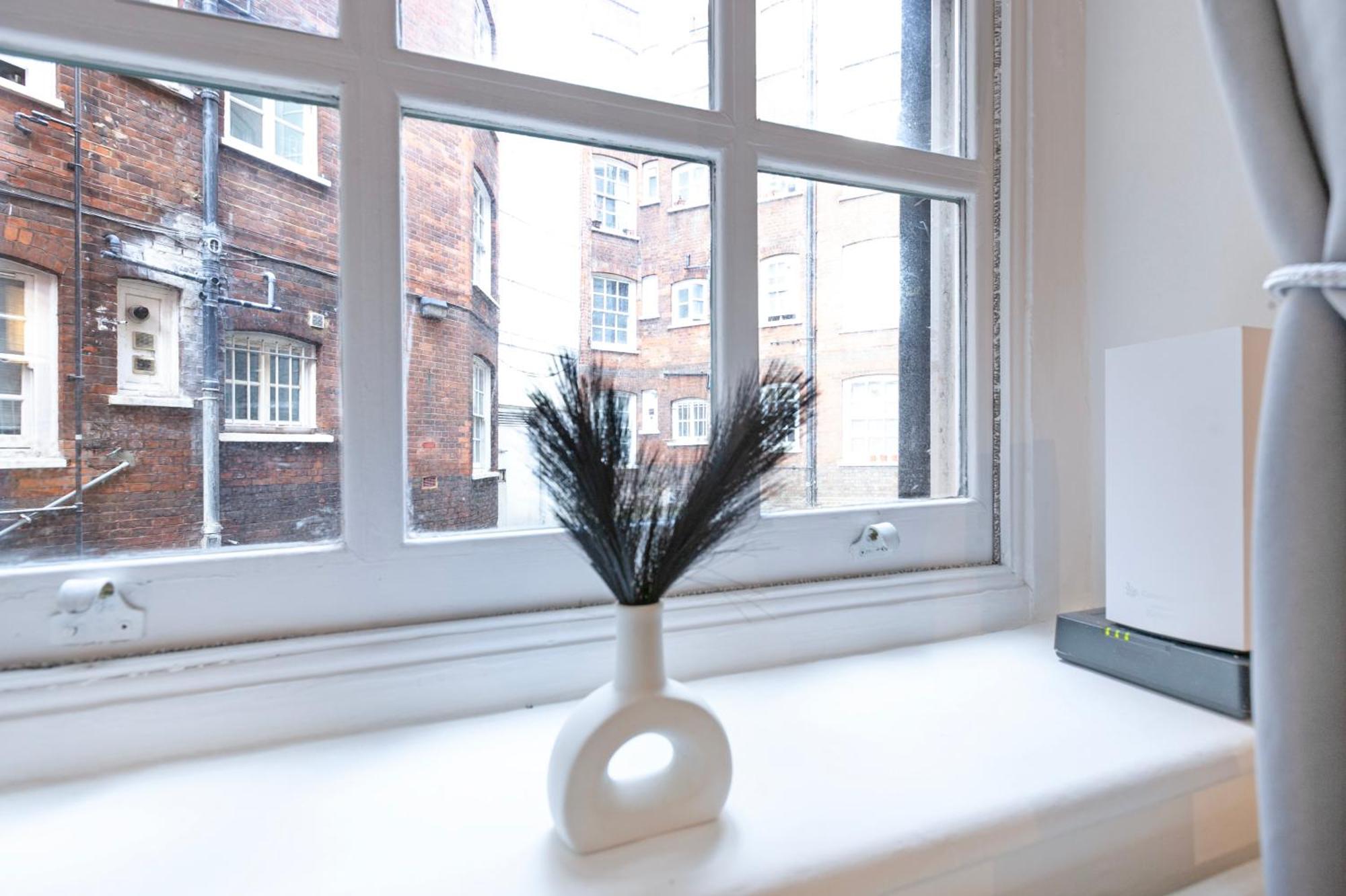 Beautiful One Bedroom Flat In Scott Ellis Gardens Londra Exterior foto