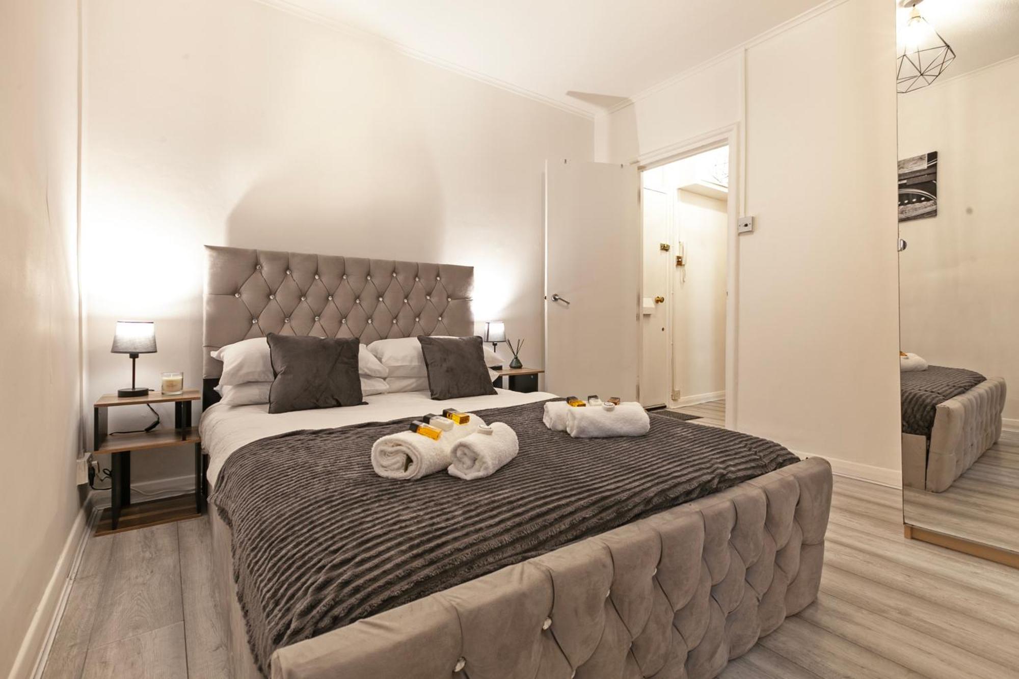 Beautiful One Bedroom Flat In Scott Ellis Gardens Londra Exterior foto