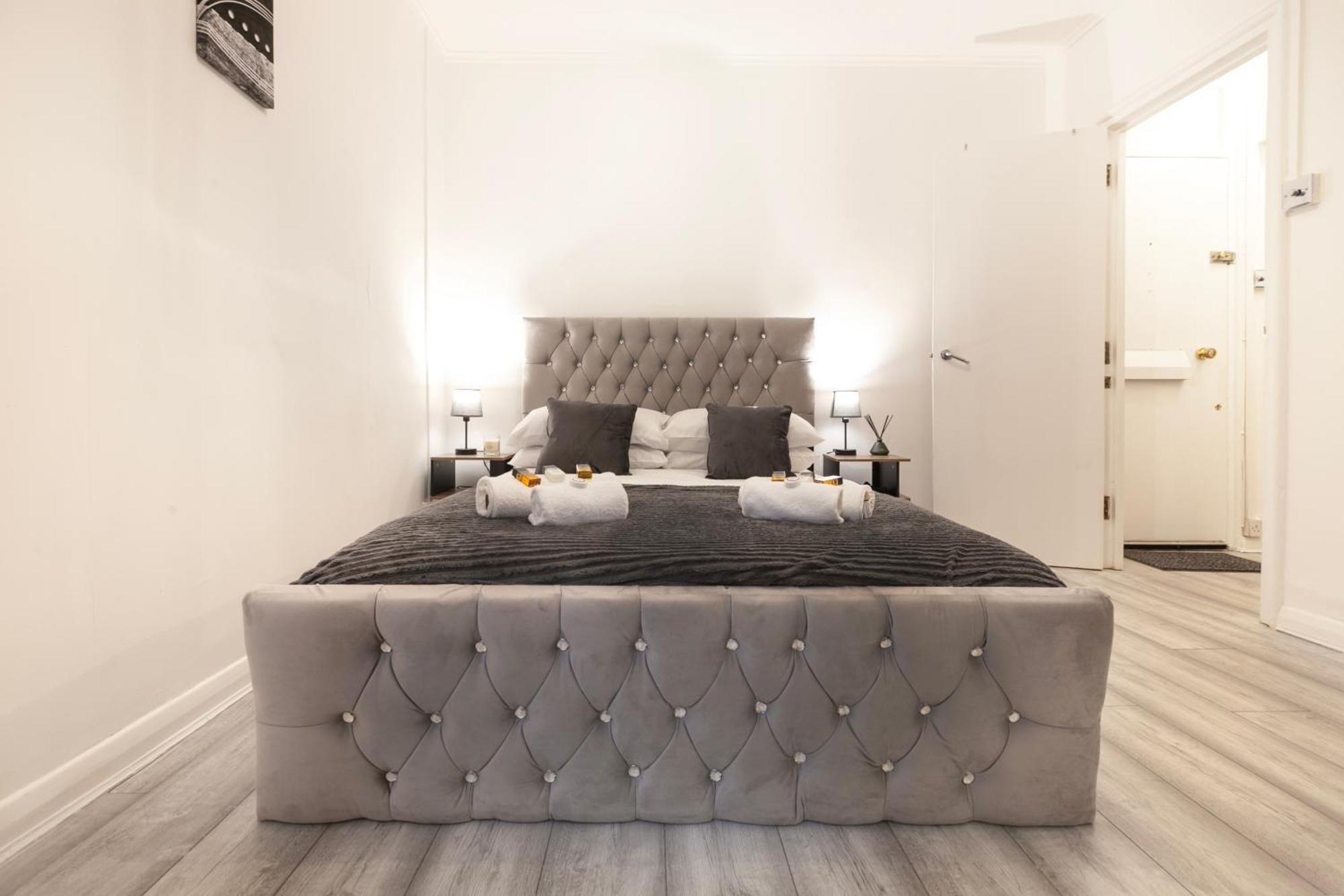 Beautiful One Bedroom Flat In Scott Ellis Gardens Londra Exterior foto